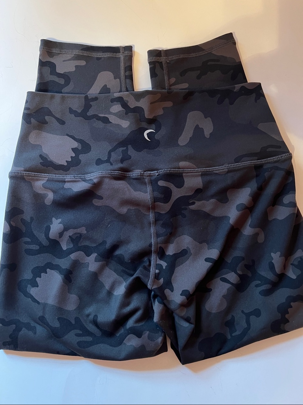 ZYIA Active Camo Design Leggings with White Logo Tag Size 4
Athletic Wear